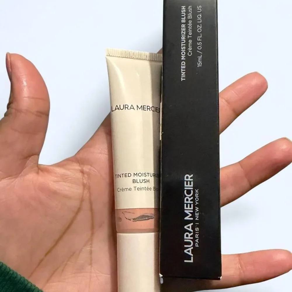 Laura Mercier